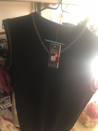 马甲面料很舒服，没静电，看着不像起球的样子，价格挺合适的，在这买了好几件了，哪次都很满意。