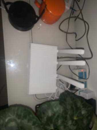 360家庭防火墙路由器非常的不错，传输可以说是非常非常的快，稳定性高，不存在前期使用路由器掉网的情况，穿墙效果也可以说是特别特别好，路由器在客厅，人在第二个卧室网速也非常的快，外形好看，特征鲜明，一看就知道是360的产品，还可以拼乐高，好评