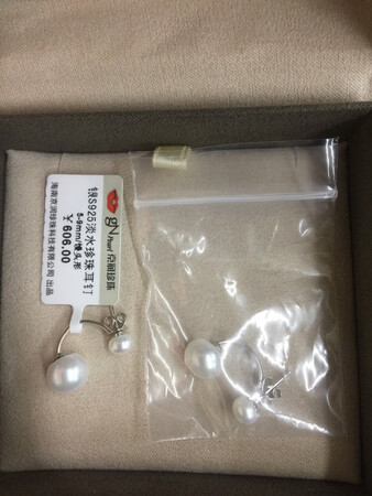 发货快，珍珠有证书，客服很好，有点小问题很快就解决了