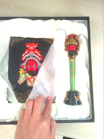 极速快递啊，上午定的，下午就到了，赞赞赞！！到了就赶紧送老外了，非常满意！
