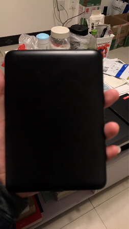 包装简洁精致，电子书手感很好，阅读感觉很Nice，个人觉得整体使用感受要好过Kindle，也许是自己用的Kindle 版本比较早吧！再加上京东读书的VIP，书库资源比较丰富，大多数书可以免费读，整体来说物超所值，电子产品国产品牌完全可以满足需求，没必要再去追求国外品牌！