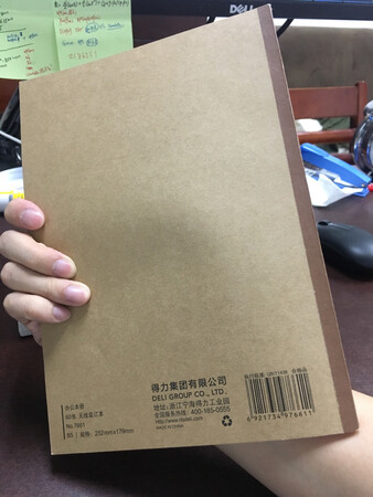 一直用这款的，已经买了好几次了。一年基本上买三次，因为记的笔记很多，用的也多。这款对我来说大小纸张正好合适，B5纸比A4小，也轻。放在包里没有负担，6本一起买，价格也还行。关键是质量好，牢固。下次还会继续买