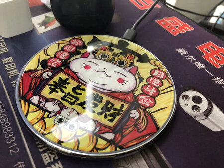 不知道第几次在他们家买东西，这次下了血本买这个，这个真的是超值，一直很想买他们家的无线充电器和移动电源，这次一次两个，还有他们家的这个手机壳还可以按自己的性感定制，非常喜欢，下次还会回购的，已经准备当他们家的老粉了
