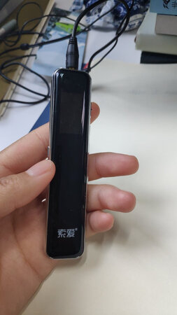 综合起来还可以。不过不要对颜值抱有很大期望。在音质方面取决于录音的方式，比如我有时候放口袋里录音结果听的时候就哧啦哧啦不太好，而且没法调节音量也是个问题。正常放着录音还比较不错。音质方面真的需要改善下。