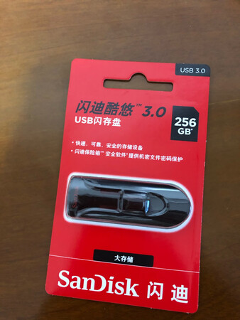 送货速度超快，不愧是京东。U盘传输的速度也很快！科研狗的首选。