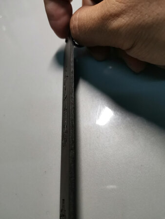天道酬勤，知行合一。世上唯有勤谦，才能不断成长。此书签有鞭策，有鼓励。每每学习之时会不断的警醒自己在勤上多下功夫，尽力克服懒惰；在行上多做尝试，尽力根除傲慢。书签整体做工尚可，不过两侧不够平整，在细致方面仍需用功。