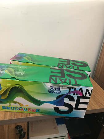 选了很久，看到大家的评价，对这款硒鼓和墨盒评价非常好，就选择了它，果然没失望，换上以后，出墨均匀，字迹清晰，比较正，非常好！客服服务也非常好！