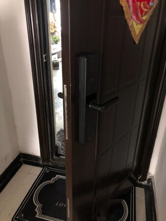 产品功能：功能齐全，强大。稳定性还看后期 商品品质：品质满意，因为价格让人满意。 外观材质：外观材质挺漂亮的。 智能功能：智能功能足够用，稳定性还要看以后表现。 用料做工：外观材质挺漂亮的。 解锁速度：功能齐全，强大。稳定性还看后期 设计风格：品质满意，因为价格让人满意。