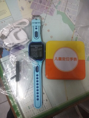 手表用了两天才来评价，电池续航强大，孩子带着非常舒适，外观设计时尚，孩子可喜欢了，关键是定位精准，功能强大，非常满意