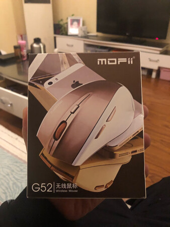 新鼠标终于来了，快递没有受到双十一的影响，来得很快很及时，解决了没鼠标可用的燃眉之急？第二次买这款鼠标，平日里配电脑用完全够用了，关键是便宜实用，耐用，第一个买回来用了好几年，被孩子摔了好多次摔坏了。这次这个买来更便宜