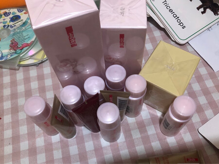 双十一最早收到的商品，店家送了很多的赠品，超级实惠呀，先囤着以后用的好，再来买！