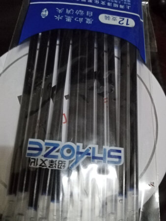 从初一用到现在了，质量非常好，与卖家描述的完全- -致，非常满意，真的很喜欢，棱全超出期望值，发货速度非常快，包装非常仔细、严实，物流公司服务态度很好，运送速度很快，很满意的一次购物店家很讲信誉，而且很不错哦  在这家店买东东，我很满意~