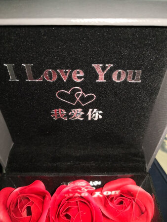 漂亮，但是珠子太小了，美中不足，可惜了，老婆不太喜欢，感觉太小了。