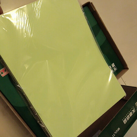 80g纸厚度适中，适合打印内页，相对比较重要的内容。天章的80克彩色打印纸如同白色纸一样好用，表面光滑，拿在手里很有质感，颜色浅绿，护眼效果好，颜色浅淡舒服，不至于喧宾夺主。喷墨打印效果鲜明，过机率相当好，推荐大家用。