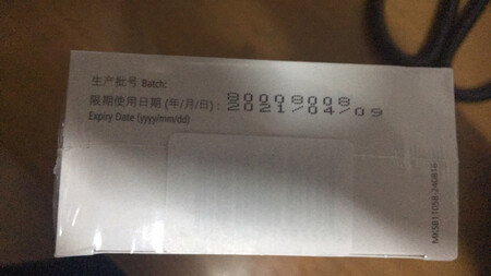 商品包装完好，无破损，送货及时，头天晩上下单，第二下午送到，为京东小哥赞一个。施巴修护洗发露（适合干燥发质，恢复头发弹性和光泽）400+200毫升，商品原产国德国，原装进口，保质期三年，使用期限到2021年4月9日，日期新鲜度一般。施巴的洗发水不含硅，所以以前是小朋友用，现在大人也用这个牌子了，希望他和宣传的一样好品质。