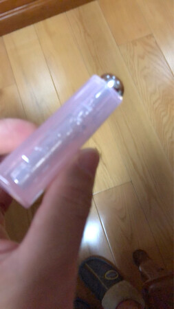 滋润效果：非常好
产品颜色：是我喜欢的颜色
产品质感：感觉非常不错，
持久效果：很持久，就是价格比原来优惠时贵点