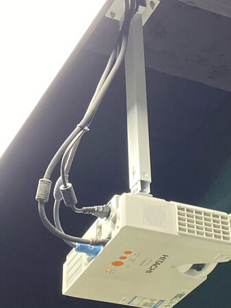 产品质量：非常好，手感一级棒，粗粗的！
产品性能：非常好啊！连接什么的完全没问题！！
兼容性能：兼容完全没问题！跟投影仪很适配
外形外观：很好，看着就质量很好的样子
产品包装：包装的相当到位，京东的快递一直非常好