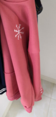 很满意女儿穿在身上很nice. 不过就是后面的鹿角有点小，不如图片逼真，塌塌的
