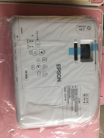 客服态度很好 ?，投影仪试用了一下也很好！非常满意的购货。