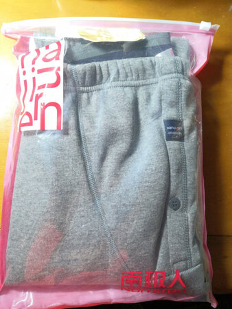 手感不错，穿着很舒服，买了两条价格有优惠，感谢快递师傅