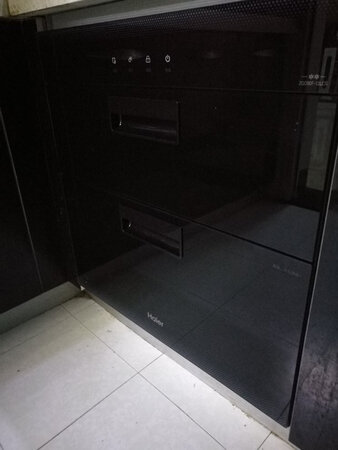 与橱柜留的孔洞完全吻合，安装简单方便