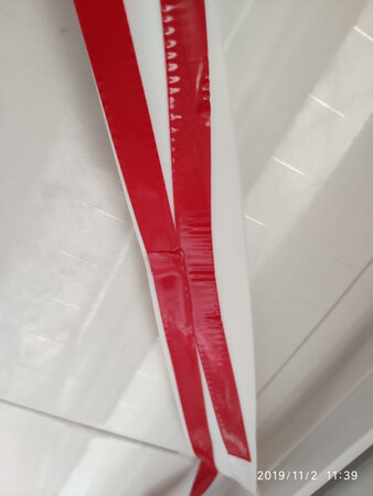 东西还是不错的，这一次是回购，但是这一次胶条歪成了这个样子，很是不爽