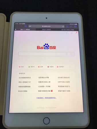 贴膜后显示清晰，只是必须一次成功，不然很容易变形翘边