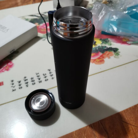 京东物流很快，超级给力，配送的蔡师傅人很好，因无法及时收货，帮我放到了指定地点，点赞。富光保温杯，一如既往的好，打开包装一眼就很喜欢。黑色杯子大气，保温效果很好，到进水第二天水还是热热的，超级赞，越用越喜欢。