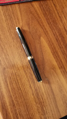 做工质感：漂亮，但偏重。
字迹粗细：偏小
顺滑程度：顺滑
手感：偏重