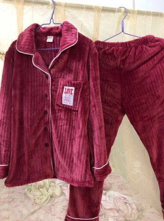 睡衣款式大爱，面料柔软舒适，穿上身很舒服，价格实惠，超值