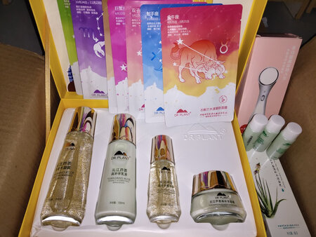 用了几天，还可以，送了七片星座面膜，三个瓶装小样，一个美容导入仪
