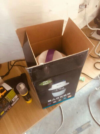 这款家用灭蚊灯室内灭蚊插电驱蚊器防蚊子捕蚊神器很不错！外观时尚大气，摆放在房间床头柜上面，不用时可以当摆饰。捕捉蚊虫特别精准，完全静音没有干扰。黑科技物理无辐射，老人小孩特别合适，不用担心副作用。关键是外出游玩，特别是去公园郊野游玩露营，连接充电宝就可以使用，特别方便。