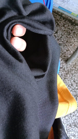 服务差的一批，衣服坏的，店家态度差，就那样。。。。