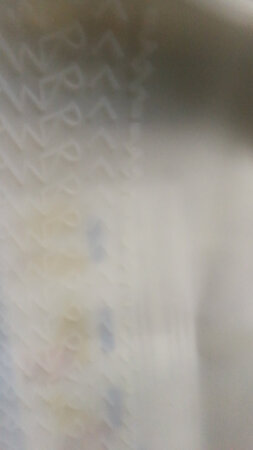 物流超快包装好无损坏，商品与商家描述和图片一致。第一次买，未收到货品就被商家的真诚打动（发送信息指点使用要领并直言鞋套会有味道需散味）。收到实物未感觉气味大，鞋套做工好、材质厚、干净防滑弹性大，会持续关注此商家的。