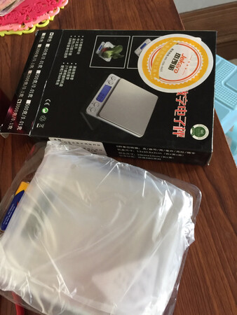 宝贝收到了，哈哈好精致的一个小电子秤，超喜欢，用起来很方便的，做工精细质量的保证！京东物流也很给力的，喜欢京东购物！