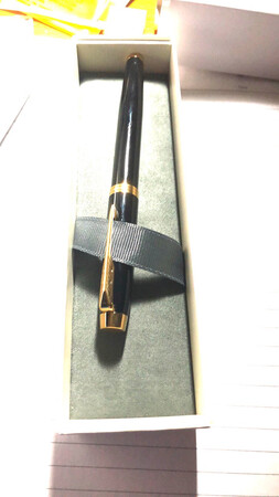做工质感：精致
颜值包装：包装不错
顺滑程度：书写流畅
手感：蛮轻的
字迹粗细：笔尖很完美，写的字粗细刚好