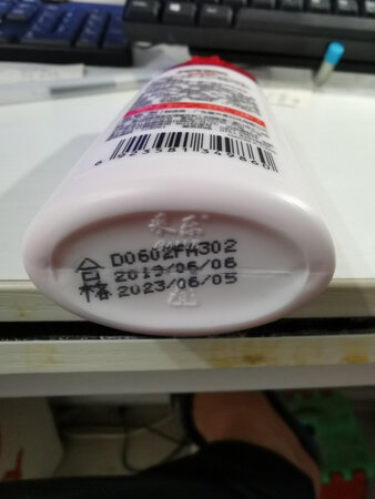 适合发质：有轻度脱发，医生建议我使用酮康唑洗发水，这款采乐就是！可以深度清洁毛孔去油污，使毛囊情节，有利于发根生长！已经使用了很长时间，对脱发是有帮助的，也推荐给朋友们！
产品香味：使用感受是很好的，这款洗发水很柔和，洗过之后没有不适感，没有头皮痒，也没有很干的感觉！我妈妈也是用了一段时间，她觉得香味还不错。