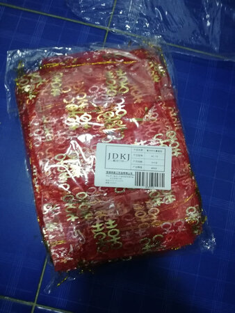 袋子比较薄，对于这个价格，还过得去吧。