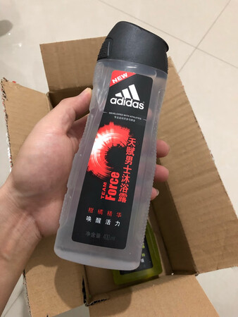产品包装：不错
产品香味：味道清香
一直都在使用这款沐浴露，用着感受很好。