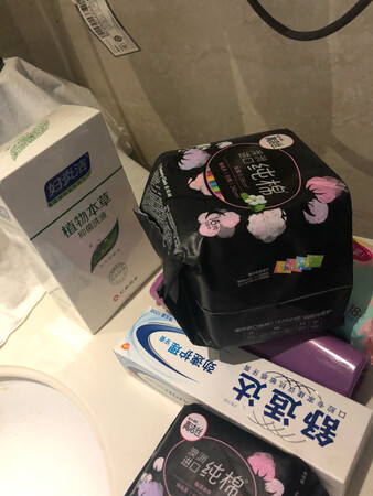 适合发质：干性 还没用呢 囤货中 快递很给力啊 上午下单 下午就到 ?
