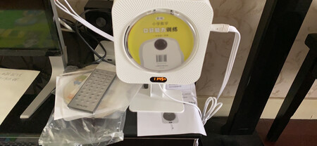 买来就是为了给女儿学习用的，有点小插曲，用了一次就无法正常开机，刚好过了15天，但客服态度非常好，马上帮忙解决换新机了，接下来的使用就非常顺利了，而且颜值很高，老婆都惊讶说现在DVD机都做的这么小巧漂亮了，女儿更是爱不释手，自己每天放学回来主动打开听老师的作业