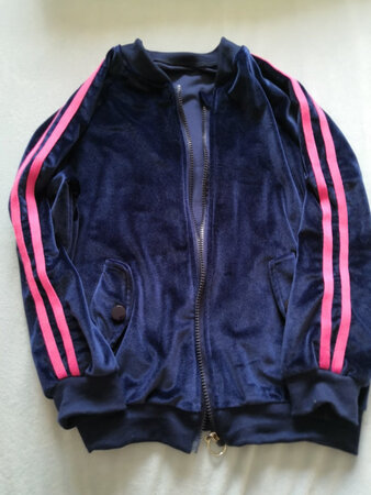 毛茸茸的材质柔软舒服，上身效果极佳