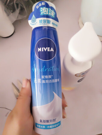 第二次购买了，我是油性肌肤，用着清爽，比较不错，
