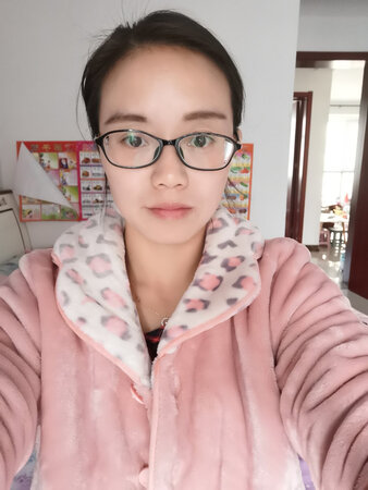 睡衣很柔软也很保暖，不掉毛，做工也很精细，穿上很舒服，这个牌子的睡衣果然很好。