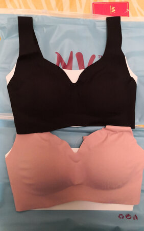 此款背心文胸不错，与店家描述一样，柔软亲肤。赞叹店家服务好，我下单时定的码数小了，店家也按我需要的码数更换了。