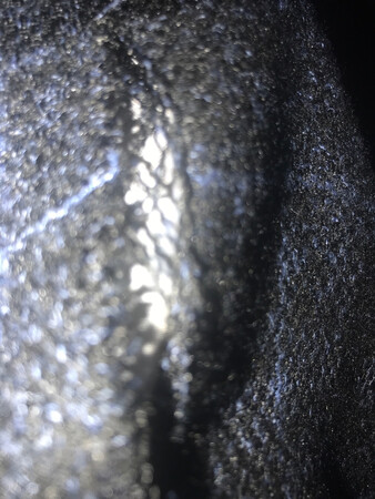 这衣服太差了、穿了二天这破了、建议别买