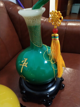 绿色的感觉不纯,不通透,黄色的还可以,感觉总体还不错.