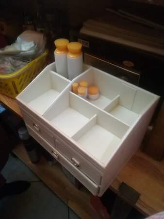 非常满意，东西质量好，老板服务好，非常的精美，可以受收纳不少东西！！