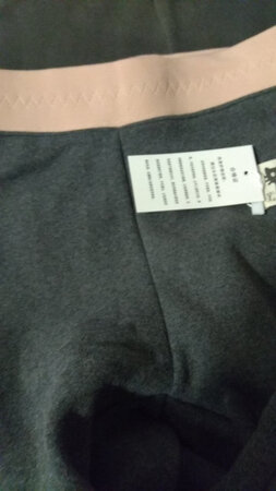 质量还好，就是没我想的那么厚，同等价位比我在其它店买的薄点，穿上挺显瘦的。总体来说还不错