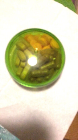 质量看着不错，颜色好看，就是紧不好拧。